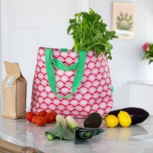 NWT BYRON LIFESTYLE CO. Oversized Shopper Totes in Crabby Shells Design Set Of 3